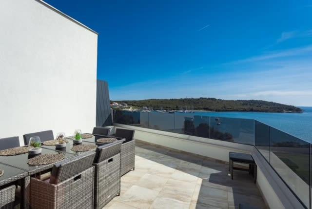 Luxury Apartment Anto With Sea View And Balcony Banjole Bagian luar foto